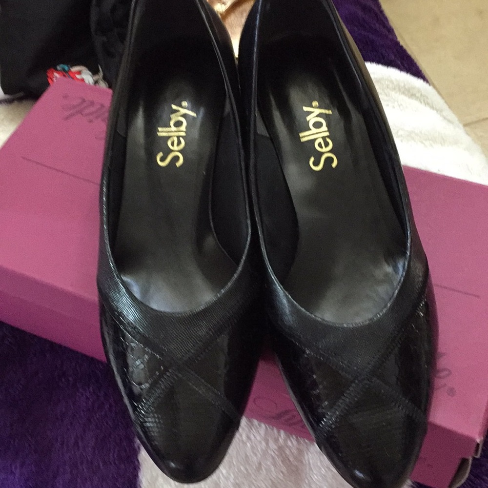 Black leather dress shoes